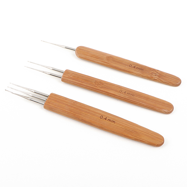 0.4 crochet hooks (2)